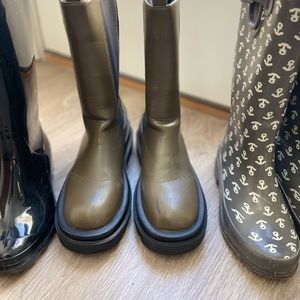 Cape Robbin Vegas Chelsea Boots for Women, Mid Calf, Chunky Block Heels